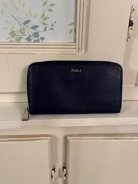 Furla Saffiano Zip Wallet in Navy Blue